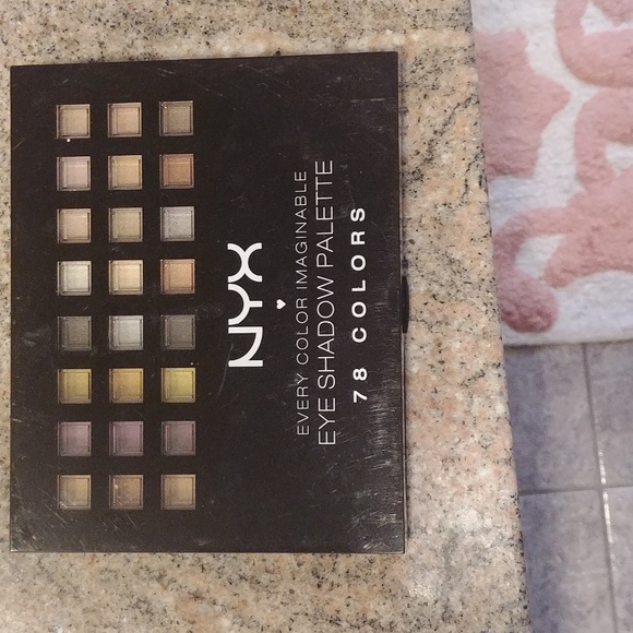 NYX eyeshadow palette - Picture 2 of 4